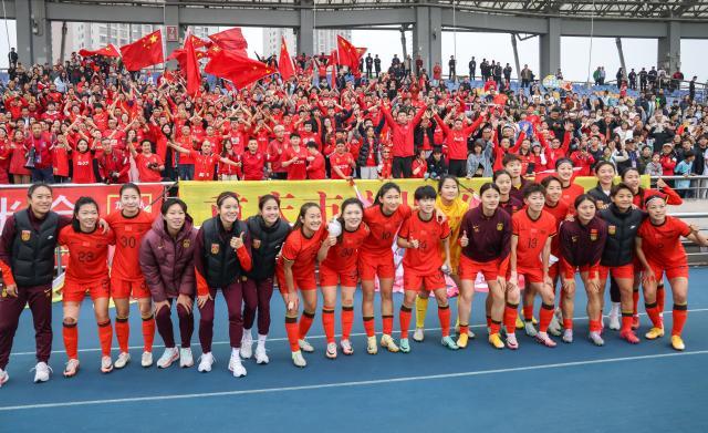 九游官网-【邀请赛】邵子钦戴帽张馨远射 女足5比1泰国夺冠