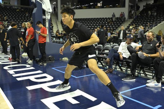 崔永熙连续两战坐穿板凳 季前赛数据定格6分3板